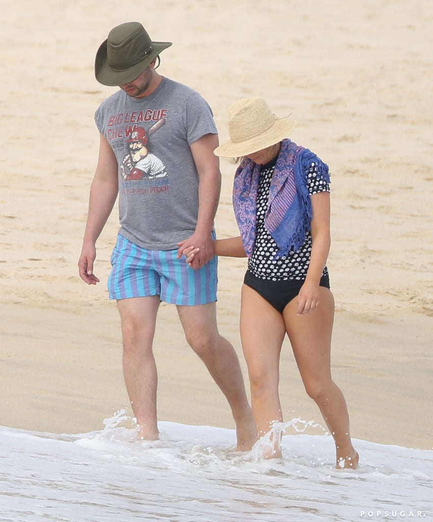 Amy Poehler and Nick Kroll's Beach Vacation | Pictures