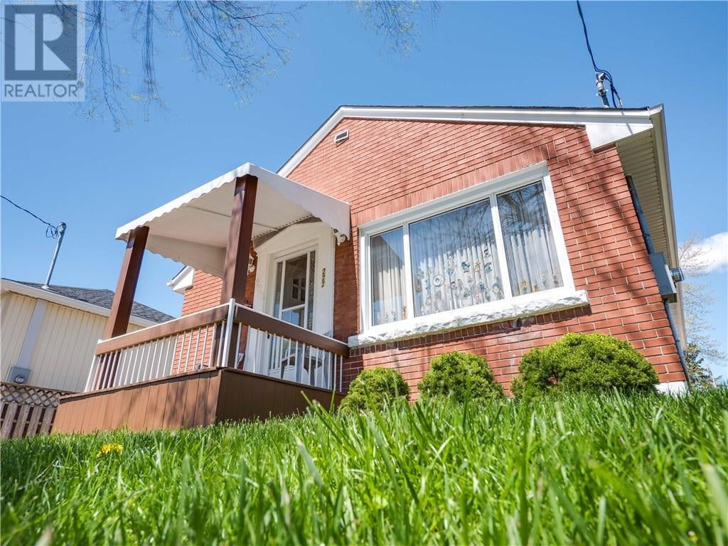 Ontario House For Sale With Clowns
