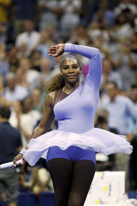 Serena Williams Cradled Her Baby Bump in a Gucci Crop Top and Matching  Miniskirt