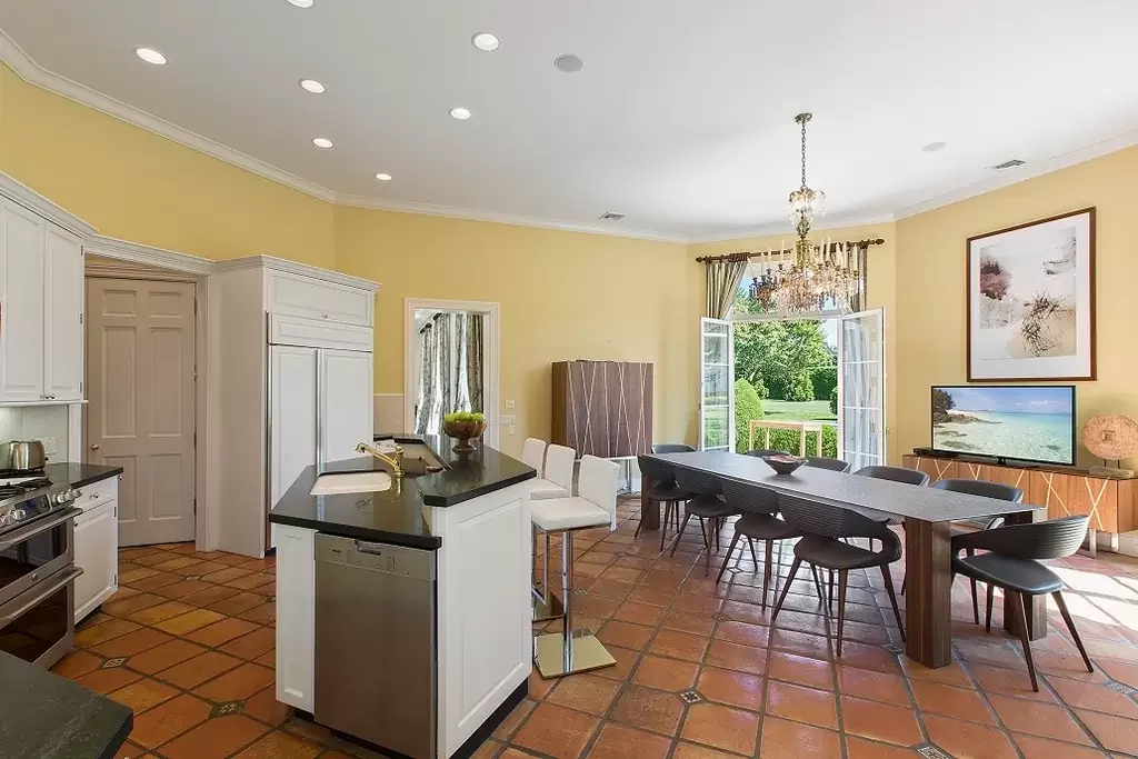 Nick Jonas Hamptons Summer Home Pictures