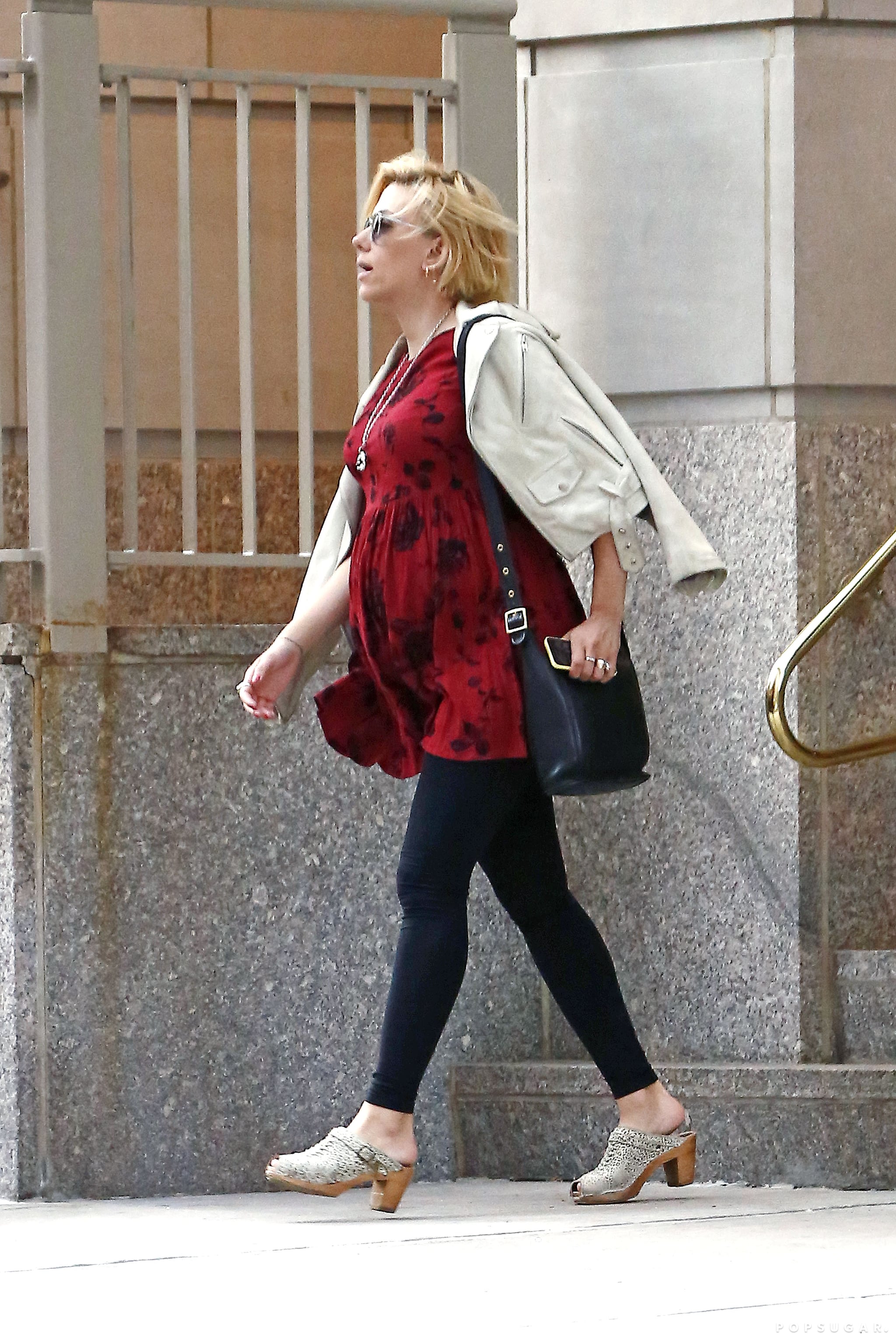 Pregnant Scarlett Johansson Nyc Scarlett Johansson Brings Her Baby Bump Back Home Popsugar Celebrity Photo 2