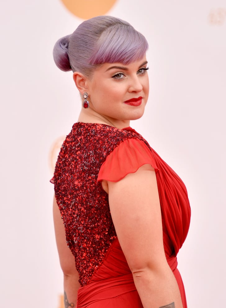 Kelly Osbourne pulled her purple hair into a simple ...