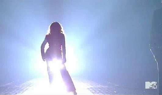 2011: She performed "Love on Top" and officially announced her pregnancy.