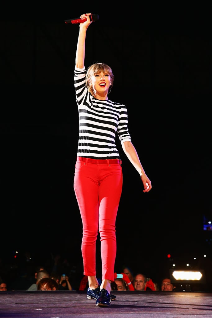She Worked a Cropped Pair of Red Skinnies on Tour With a Casual Striped Tee