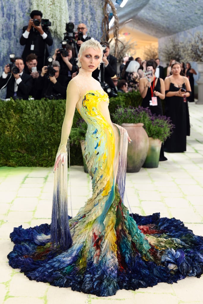 Emma Chamberlain at the 2026 Met Gala wearing Mugler
