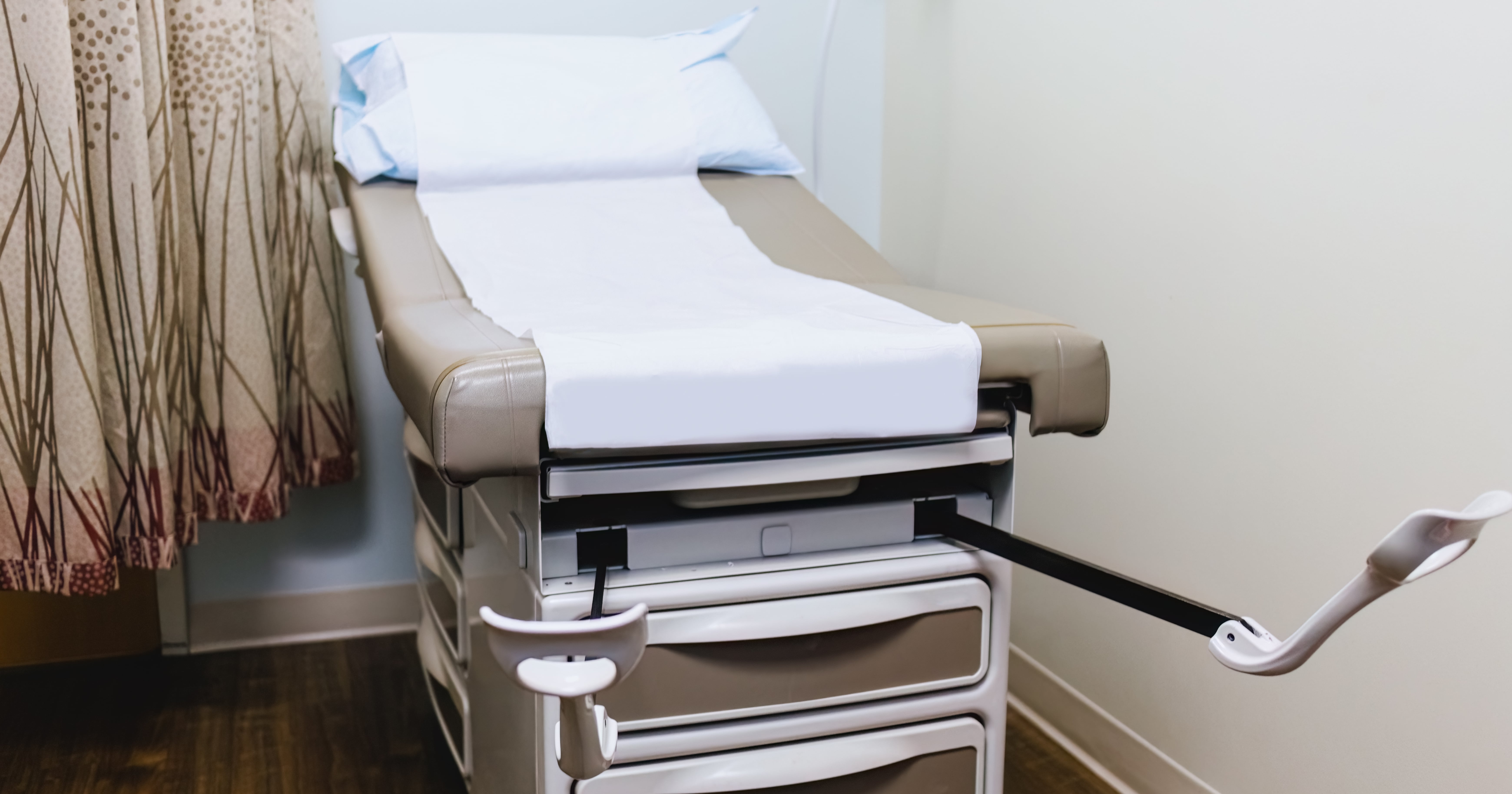 How I Handle Pelvic Exams as a Survivor Of Sexual Violence