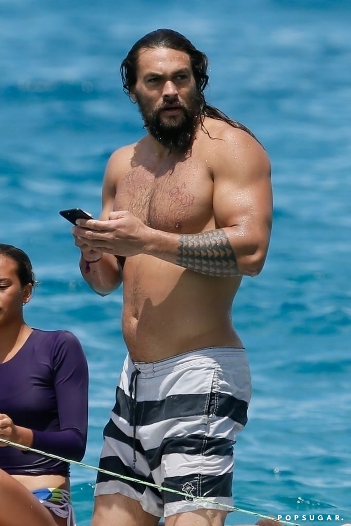 Jason Momoa Shirtless in Hawaii Pictures June 2018