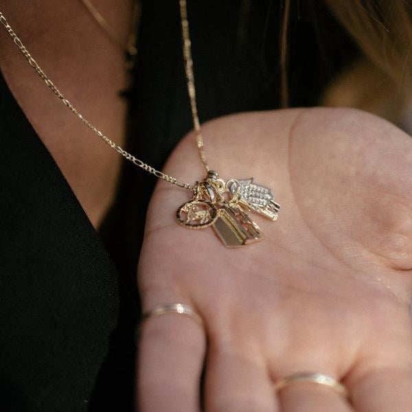 Suetables Shirley horoscope - 10k gold