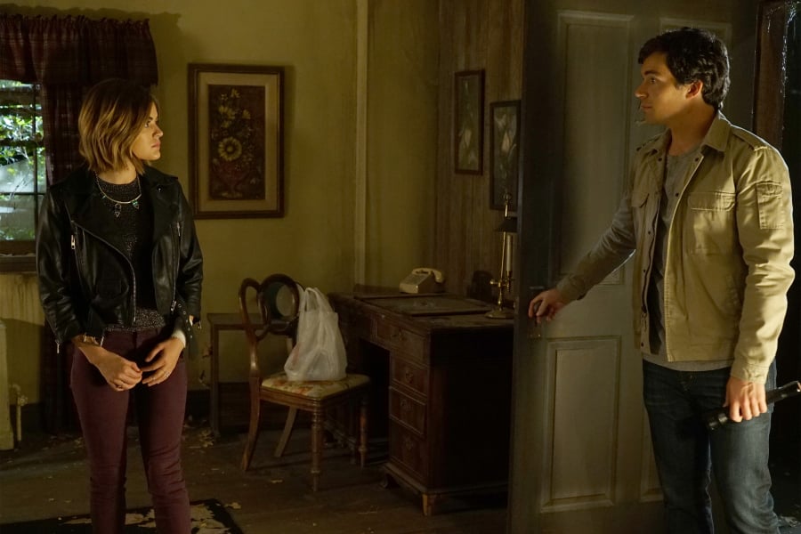 Aria's bringin' back the colored jeans.