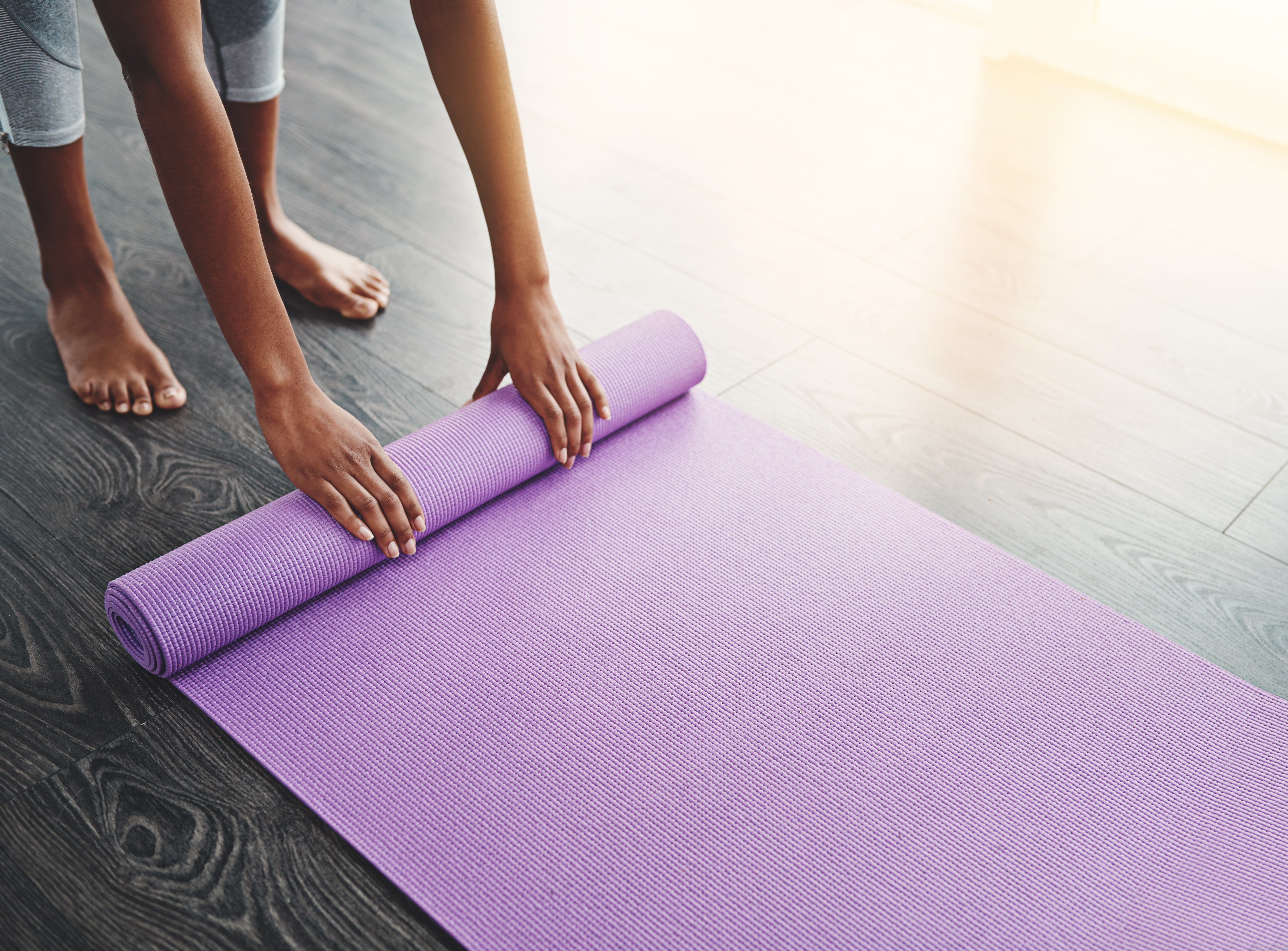 How to clean your yoga mat without ruining it - Saga Exceptional