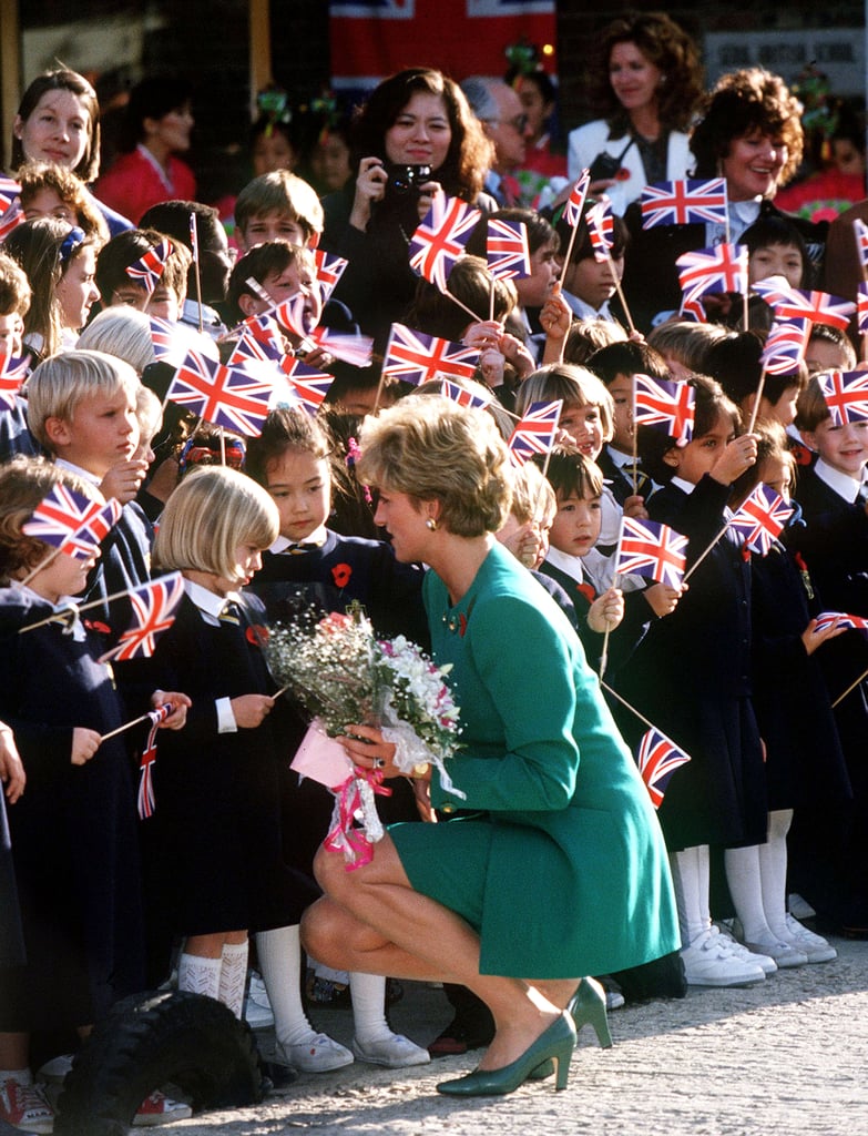 Diana talked with school children during a visit in Seoul, Korea, in November 1992.