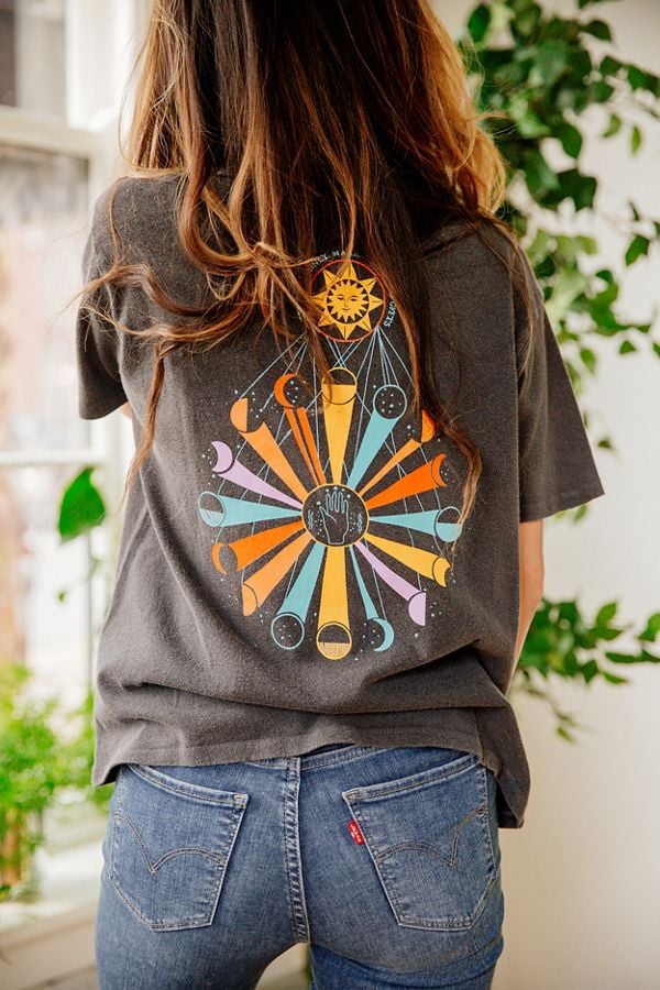 UO Keepsake Sun and Moon Tee | These