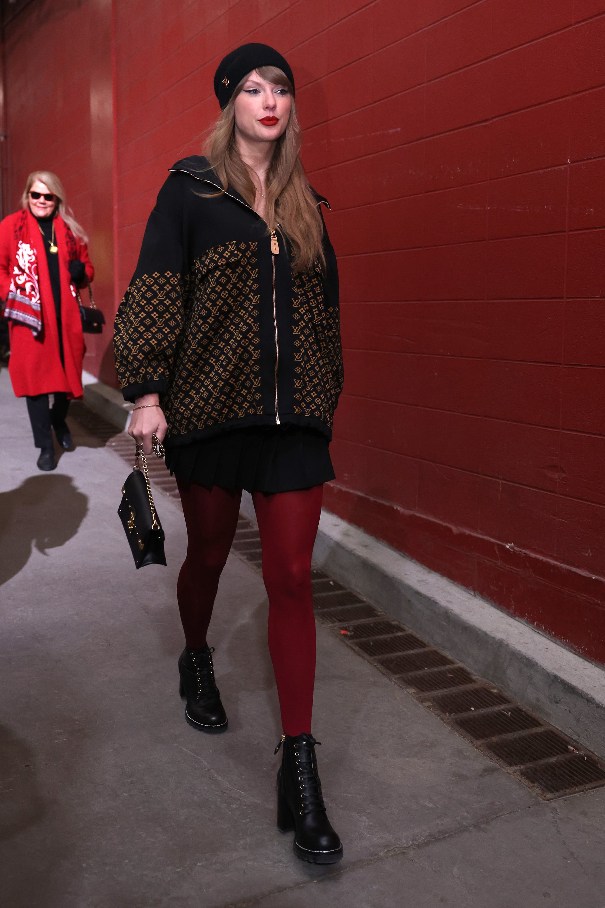 KANSAS CITY, MISSOURI - JANUARY 26: Taylor Swift arrives prior to the AFC Championship Game between the Buffalo Bills and Kansas City Chiefs at GEHA Field at Arrowhead Stadium on January 26, 2025 in Kansas City, Missouri.  (Photo by Jamie Squire/Getty Images)