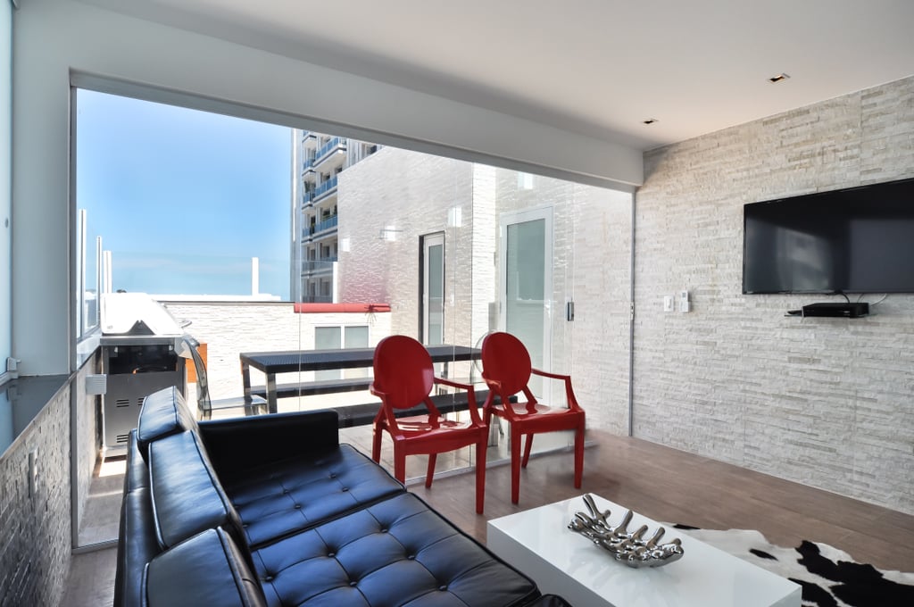 Adriana Lima and Alessandra Ambrosio's Rio Airbnbs Pictures