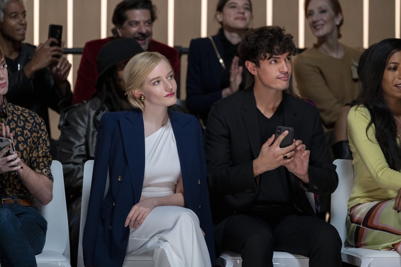 INVENTING ANNA, from left: Julia Garner as Anna Delvey, James Cusati-Moyer, (Season 1, ep. 102, aired Feb. 11, 2022). photo: David Giesbrecht / Netflix / Courtesy Everett Collection