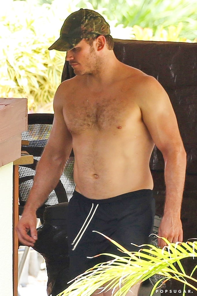 Chris Pratt Shirtless in Hawaii Pictures June 2018