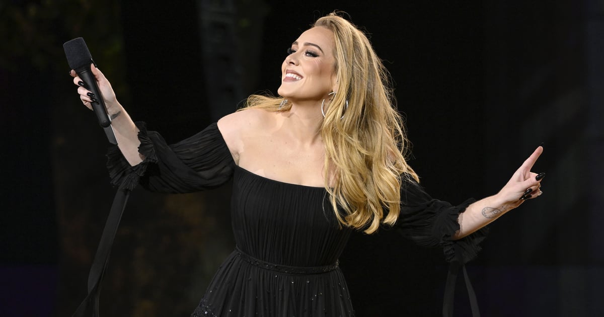 Adele pose avec un Emmy Award