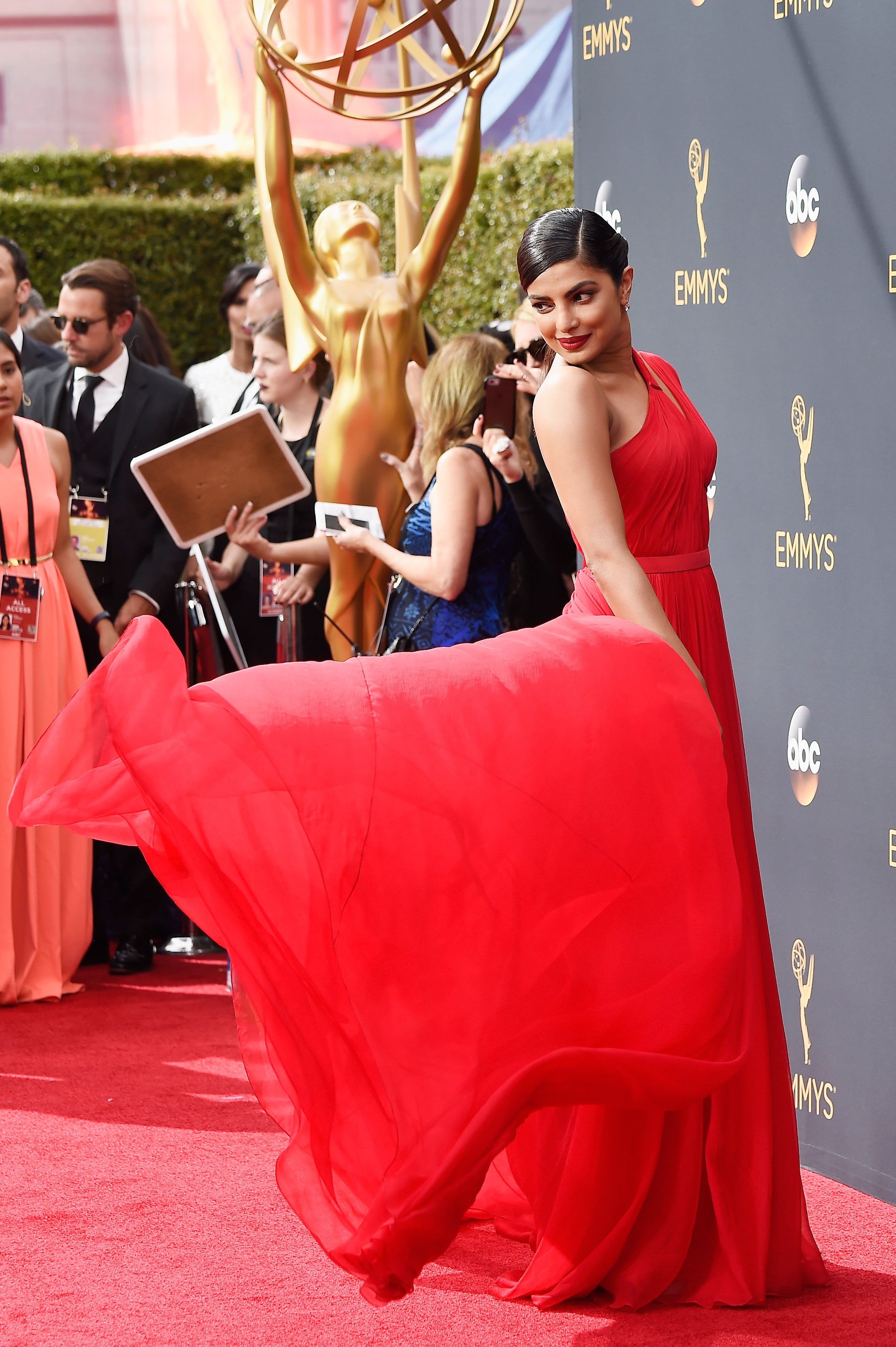 Priyanka Chopra s Red Dress at the Emmys 2016 PS Fashion