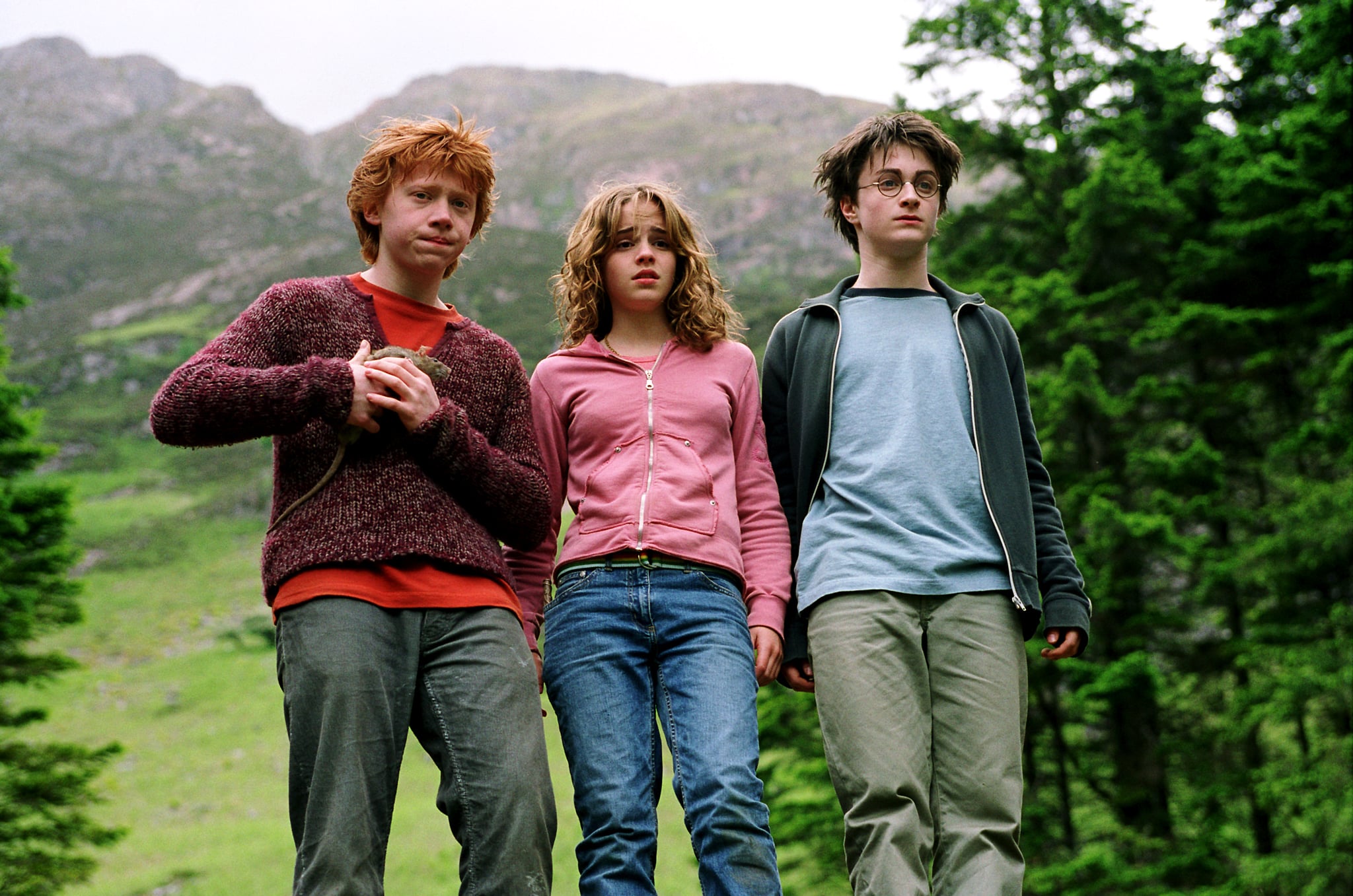 HARRY POTTER AND THE PRISONER OF AZKABAN, Rupert Grint (holding 'Scabbers' the rat), Emma Watson, Daniel Radcliffe, 2004,  Warner Brothers/courtesy Everett Collection