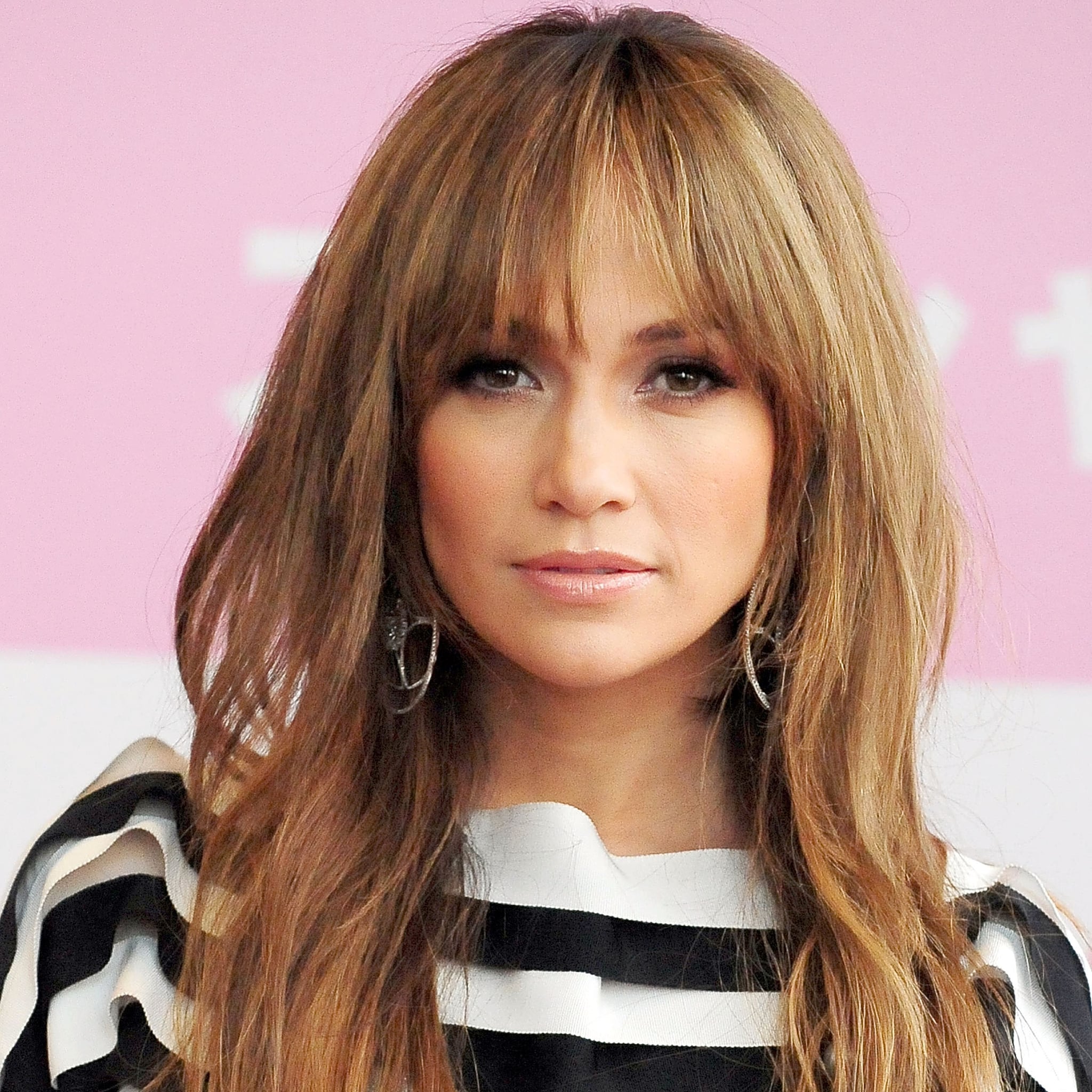 Image of Jennifer Lopez blunt chin-length haircut at the 2022 Billboard Music Awards