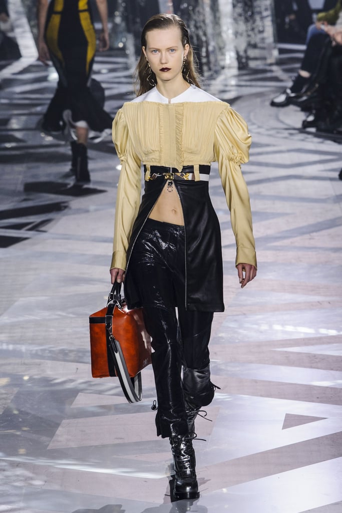 Louis Vuitton Fall 2016 Runway