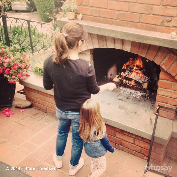 Harper Smith and Tiffani Thiessen used some chilly weather as an opportunity to toast some marshmallows.
Source: Instagram user tathiessen