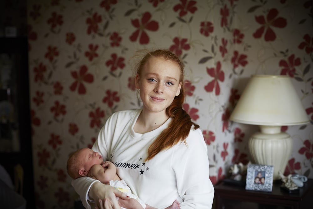 If that's not the glow of a new mom, we don't know what is!