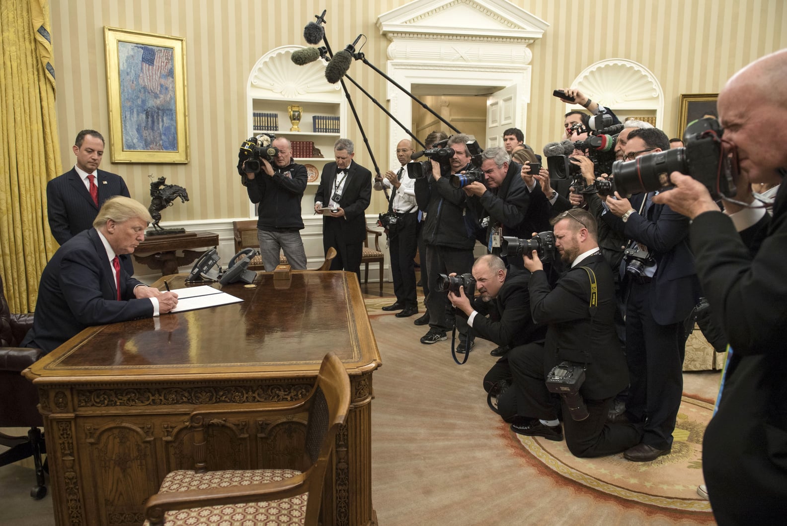 Donald Trump Changes to the Oval Office | PS Home