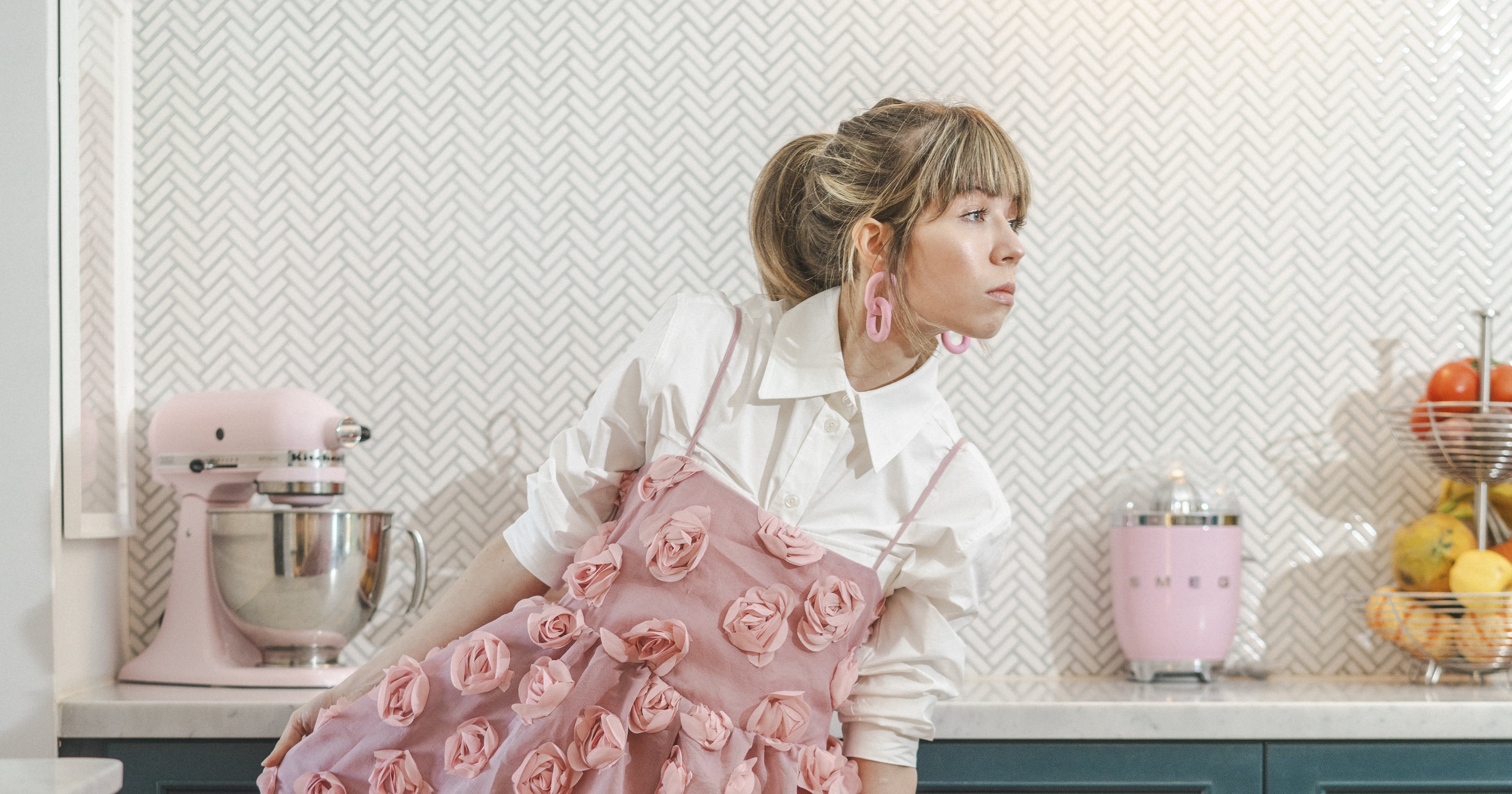 Jennette McCurdy Opens Up About Her “Vulnerable” — and Viral — New Podcast, “Hard Feelings”