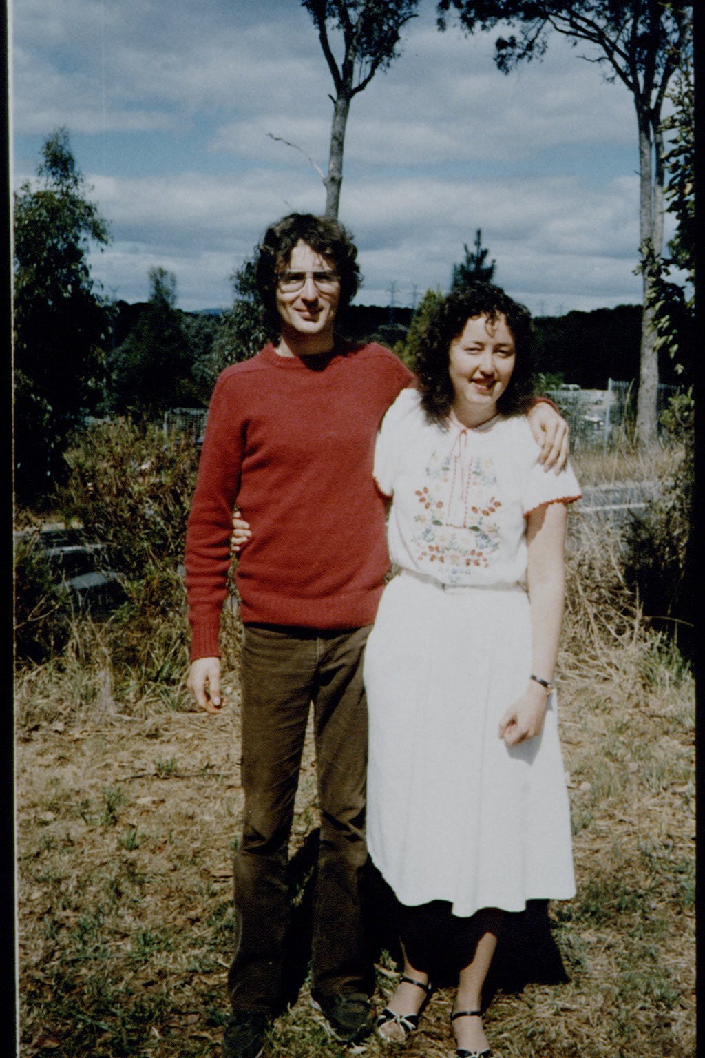 (L-R) David Koresh and Elizabeth Baranyai. (Photo by Elizabeth Baranyai/Sygma via Getty Images)