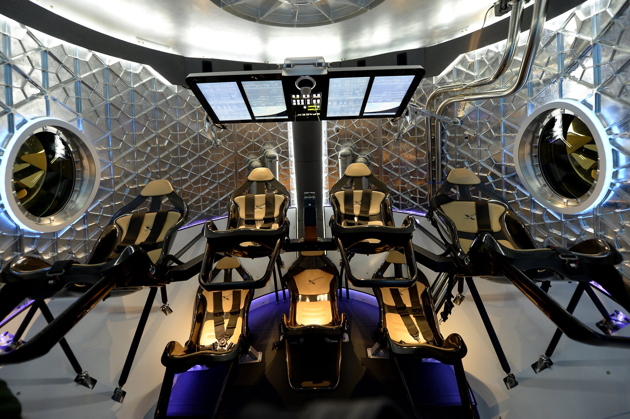 Spacex Dragon V2 Interior The Crazy Cool Spaceship You