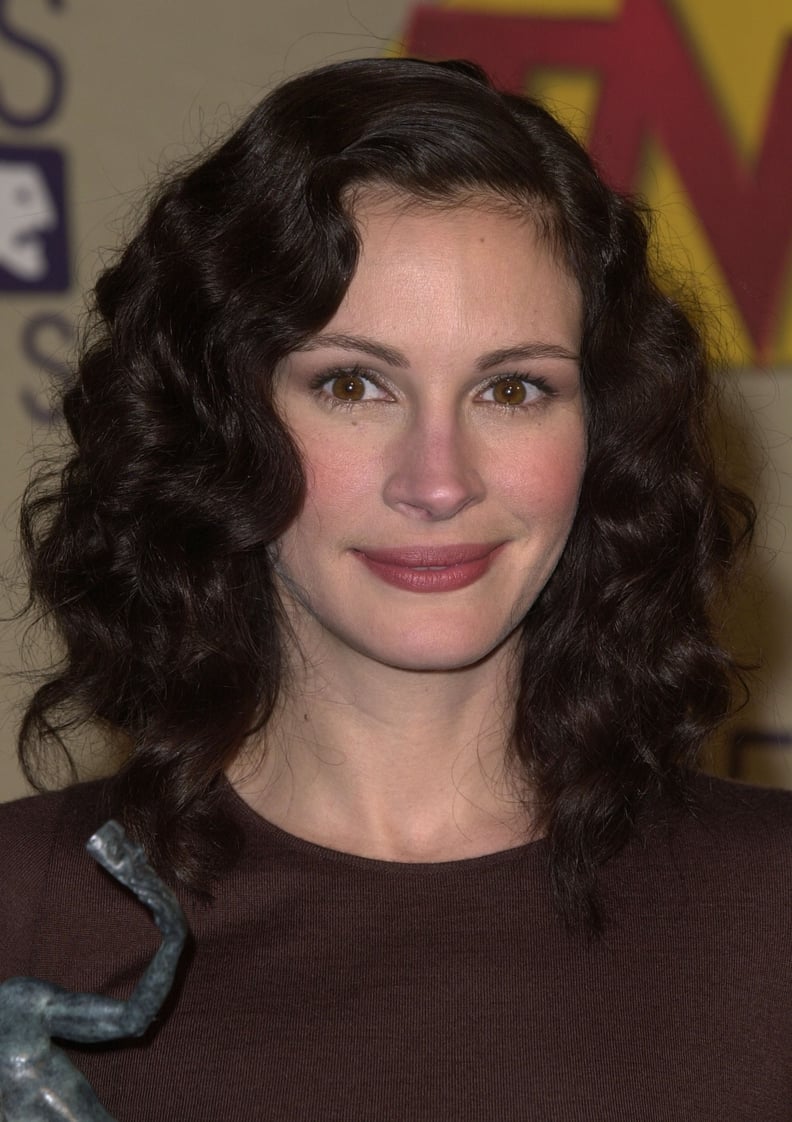 Julia Roberts With Dark Brown, Curly Hair in 2001