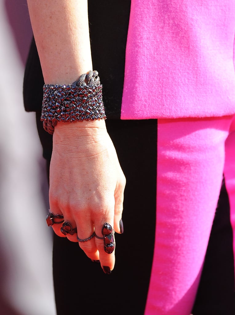 Gwen Stefani's black, glittering jewelry had a punk-like quality that felt distinctively Gwen.