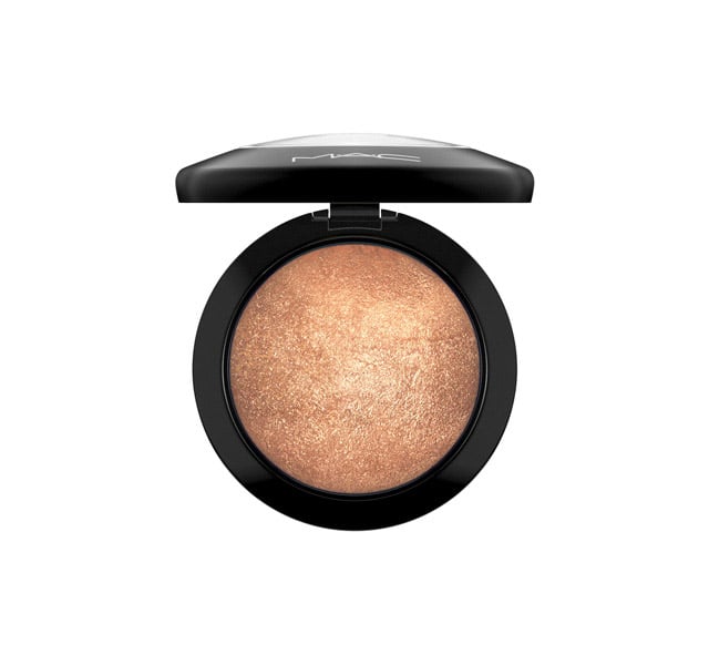 A golden luminizer was applied at the high points of her cheeks for a glowing finish. Gold Deposit ($32) by MAC makes an awesome addition to your everyday strobing routine.