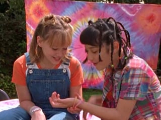 And while Miranda's braids are something else, Lizzie's outfit is totally wearable today.