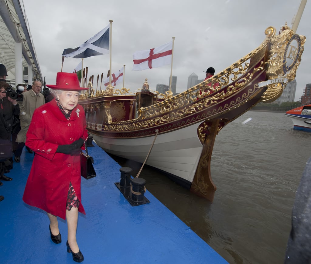 Queen Elizabeth checked out the Gloriana, the new Royal Rowbarge.
Queen Elizabeth checked out the Gloriana, the new Royal Rowbarge.