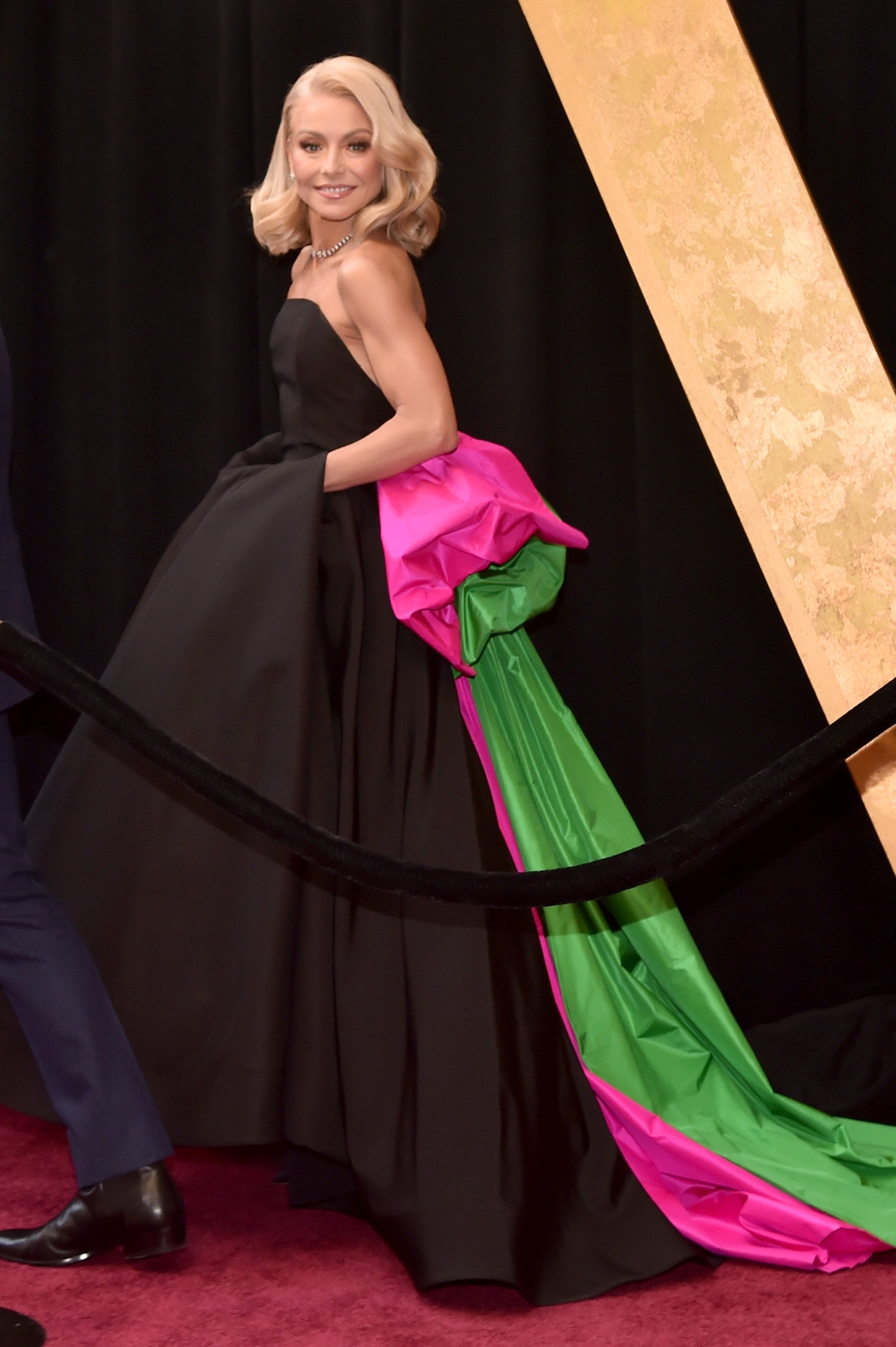 Kelly ripa on sale oscars 2018 dress