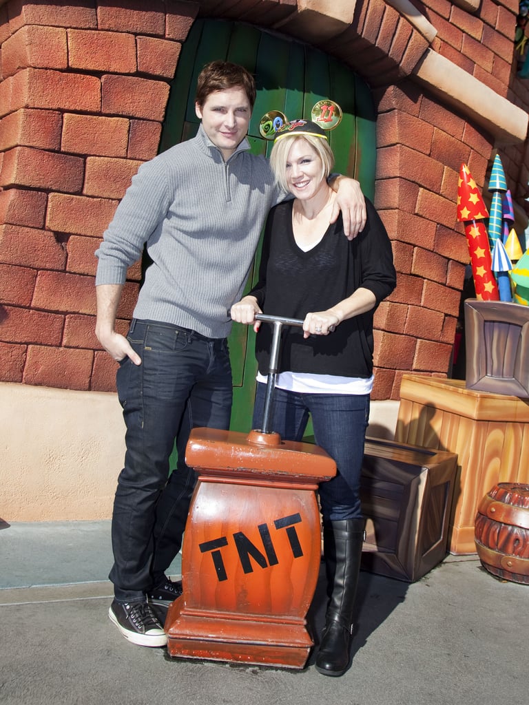 Peter Facinelli and Jennie Garth took a trip to Toon Town in December 2010.