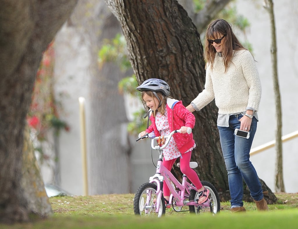 Jennifer Garner Plays With Her Kids at the Park | Pictures