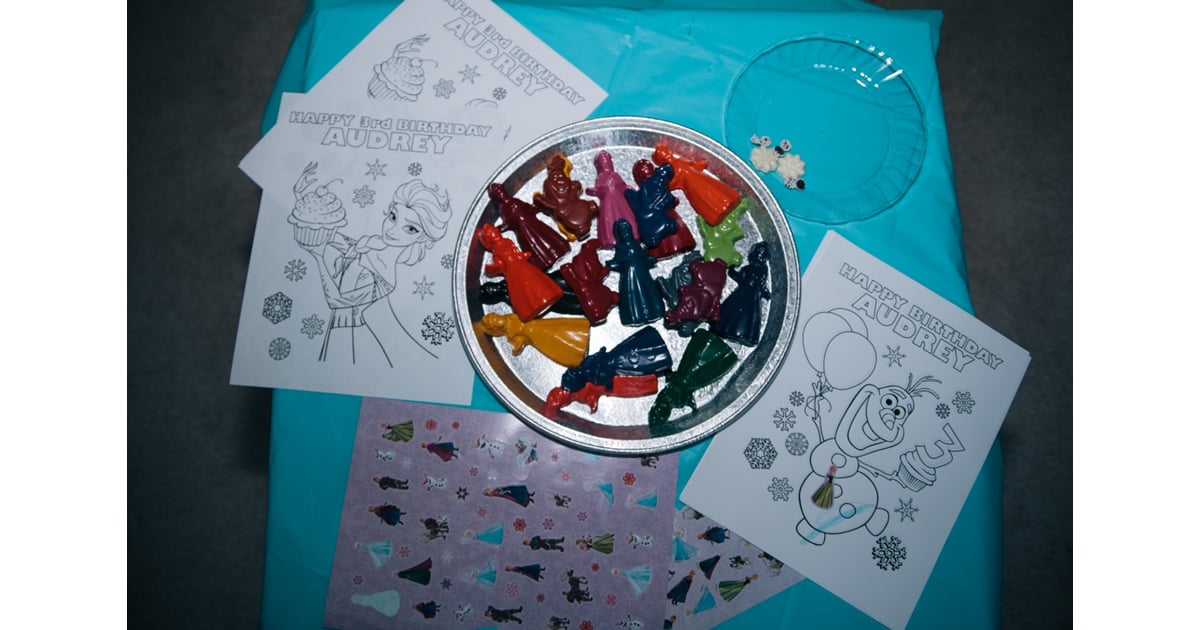 What's a children's party without coloring? | Frozen Birthday Party
