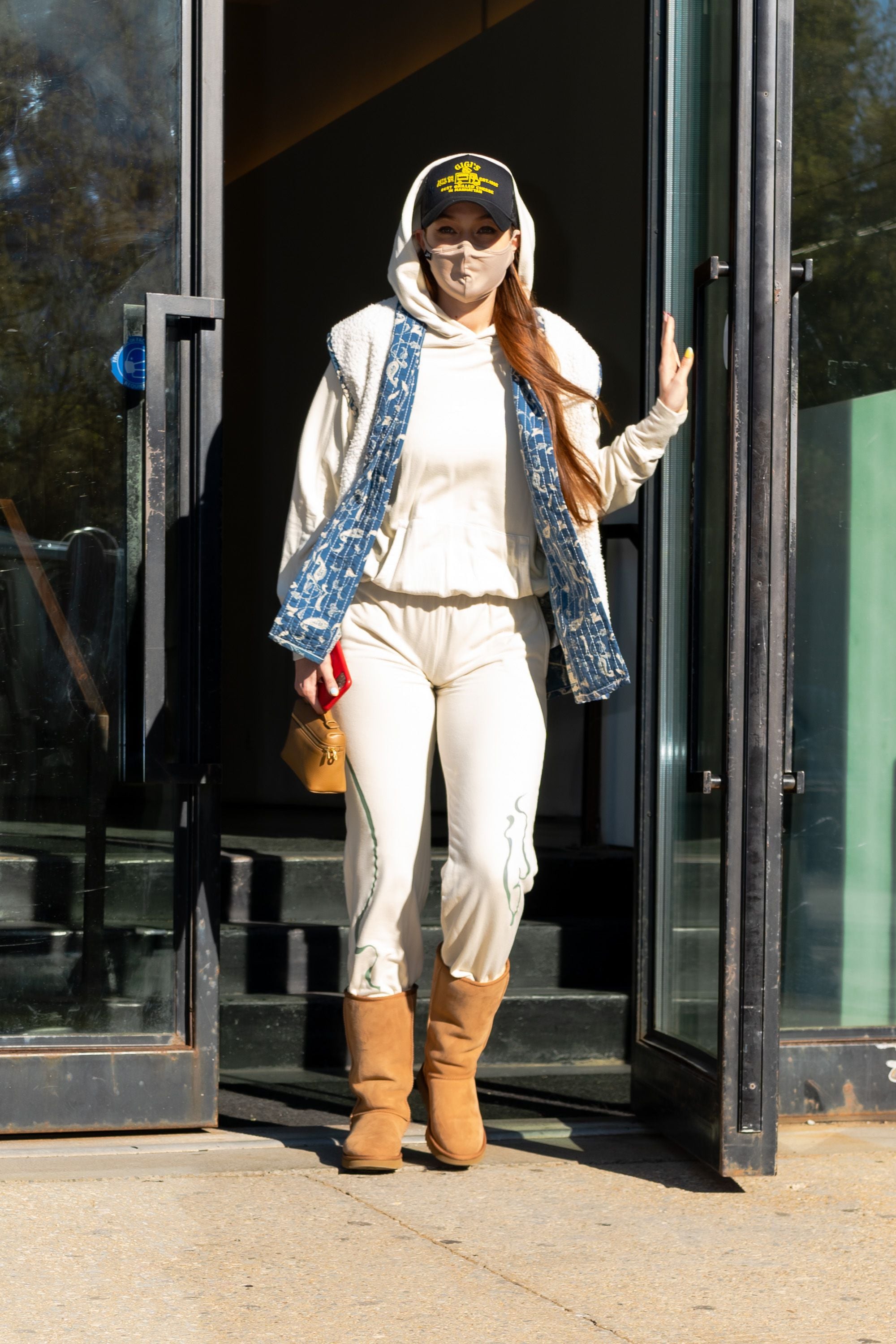 gossipandstars: Outfit ideas with leggings  Outfits with leggings, Uggs  outfit, Ugg boots outfit