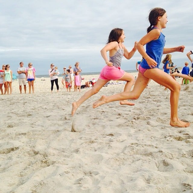 Christy Turlington's daughter, Grace Burns, inherited her mom's running skills, which she demonstrated on the beach.
Source: Instagram user cturlington