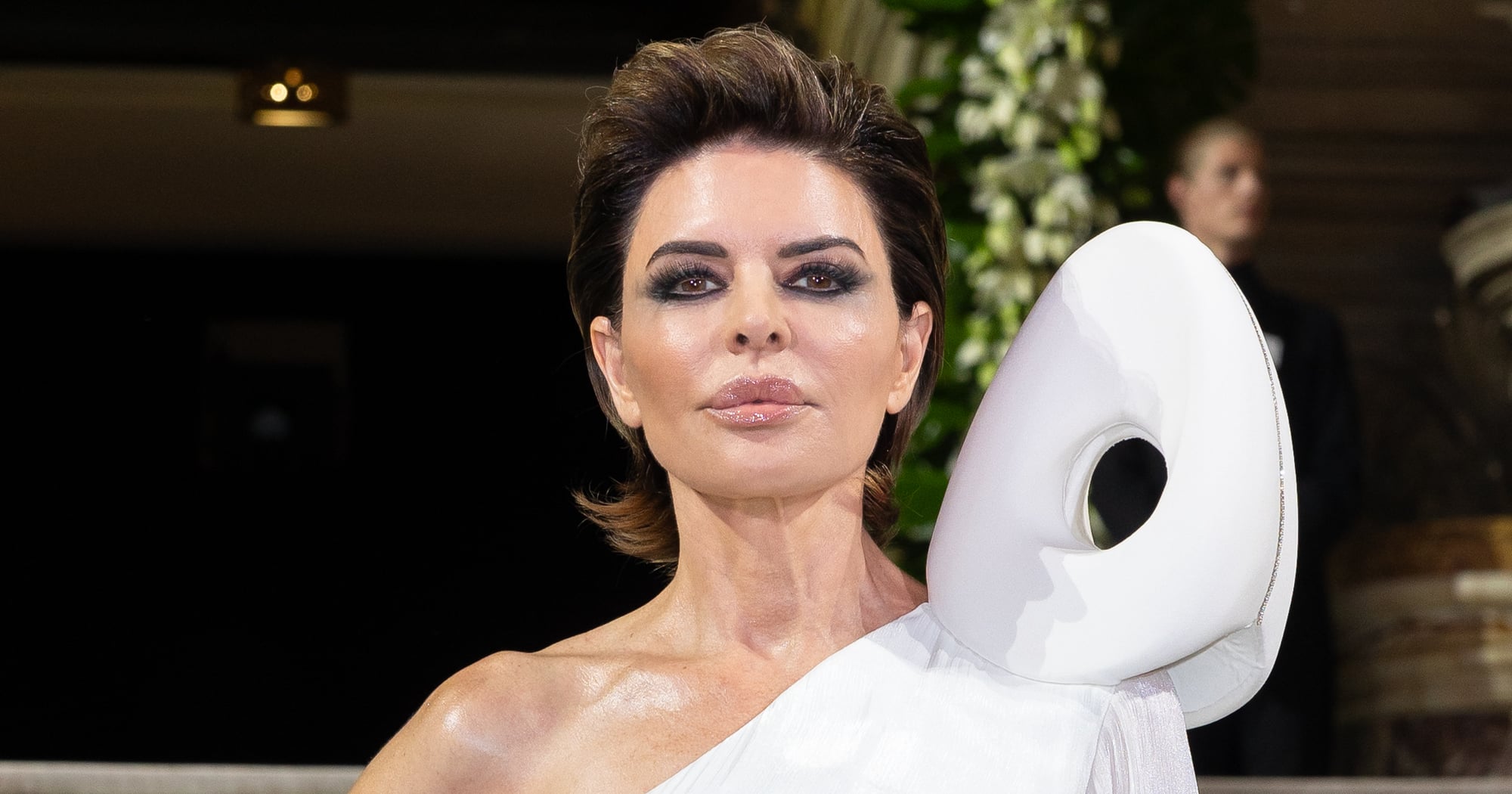 Lisa Rinna Nails the “Box” Bob Trend at Paris Couture Week