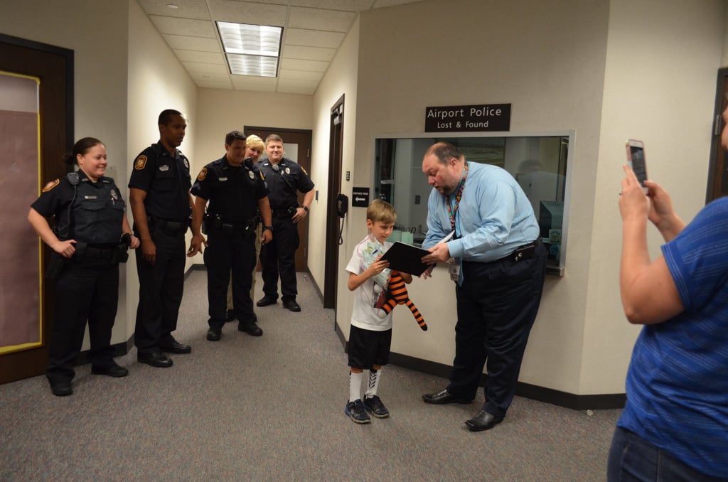 Boy Leaves His Tiger in an Airport and It Goes on Adventure