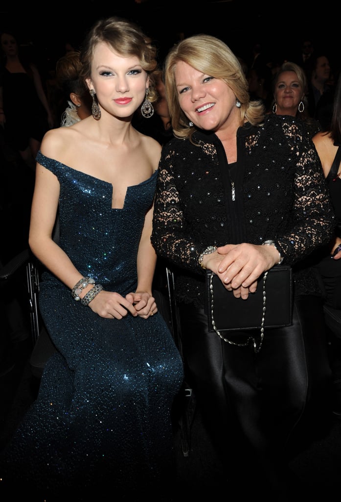 In January 2010, Taylor posed for a picture with her mom inside the Grammys.