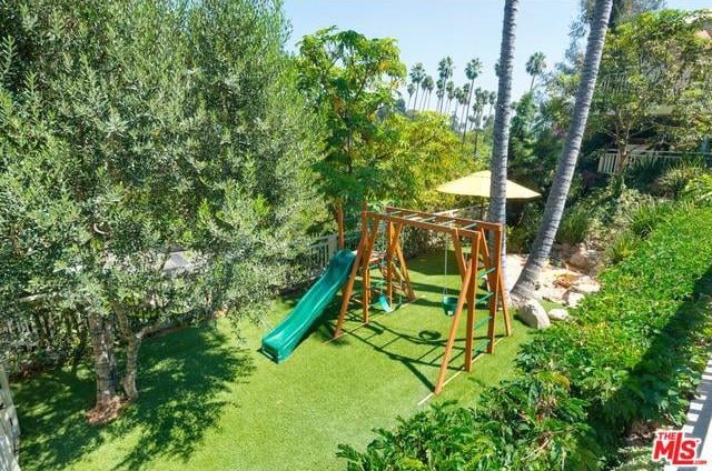 Craig Ferguson's backyard dog run