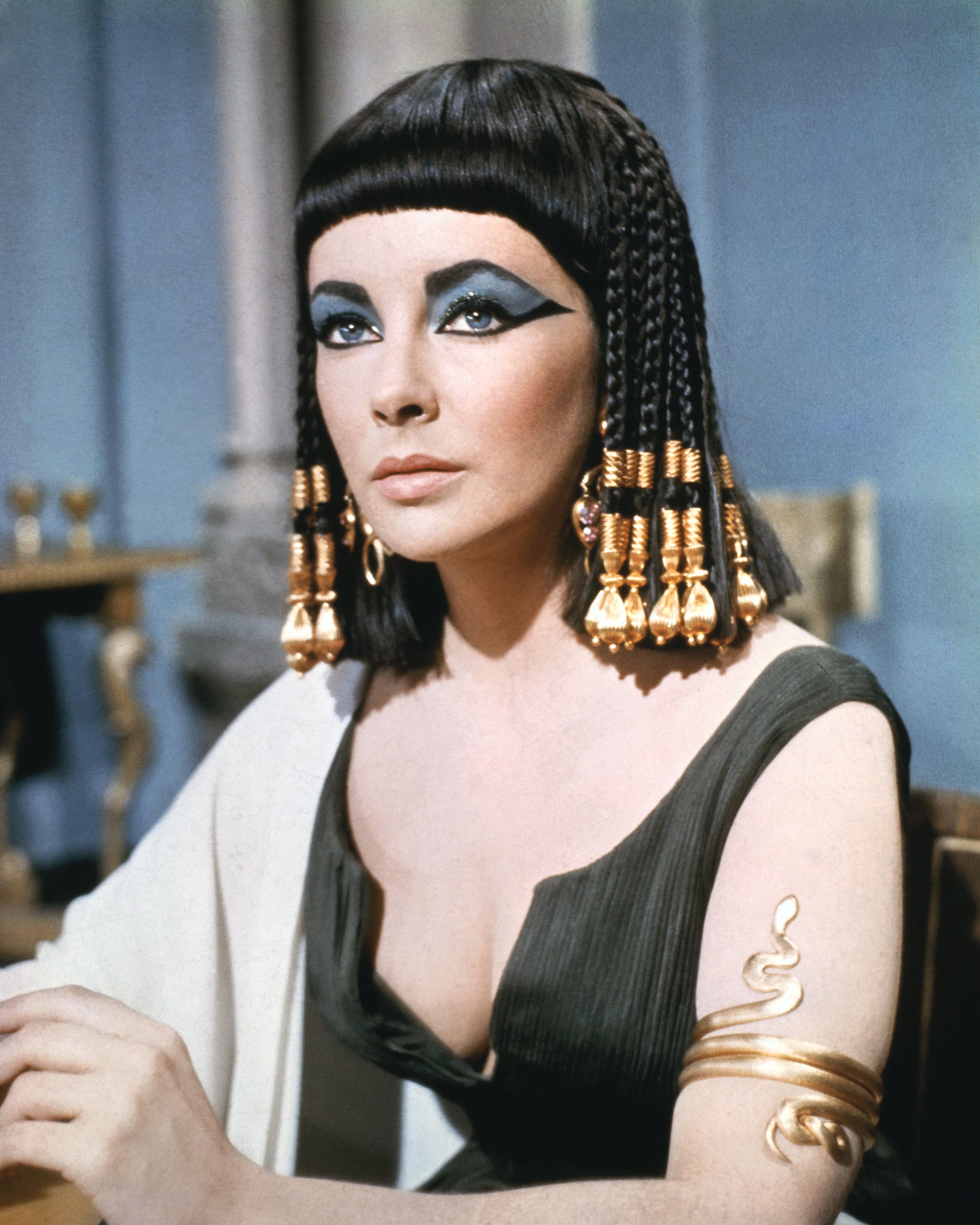Elizabeth Taylor (1932-2011), British actress, in costume wearing eye make-up in a publicity still issued for the film, 'Cleopatra', 1963. The historical drama, directed by Joseph L. Mankiewicz (1909-1993), starred Taylor as 'Cleopatra'. (Photo by Silver Screen Collection/Getty Images)