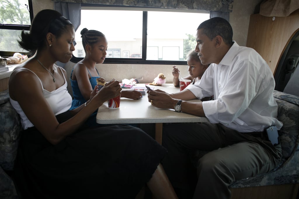 Playing Uno with her family during her husband's first campaign in 2007.