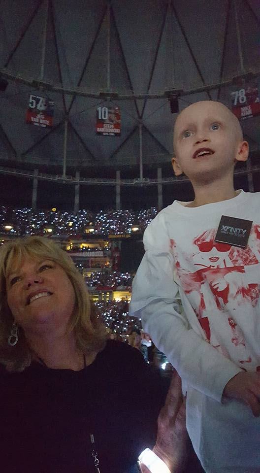 Taylor Swift With Fan With Cancer Picture