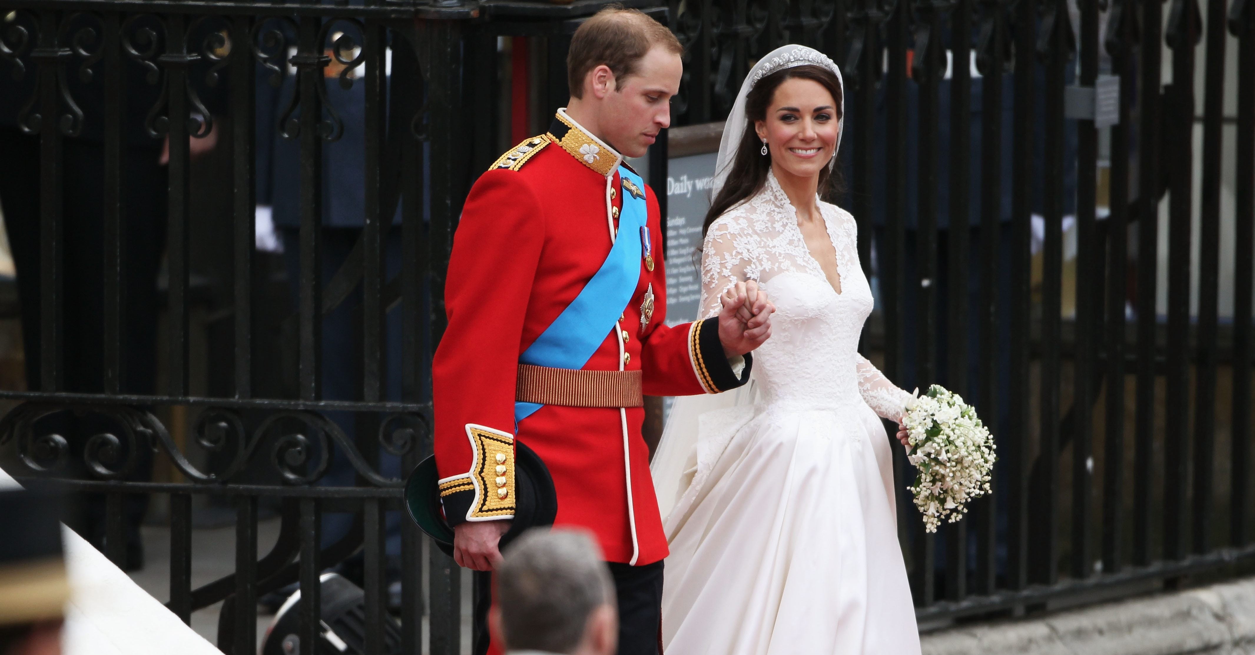 Kate Fitted Elegant Wedding Dress